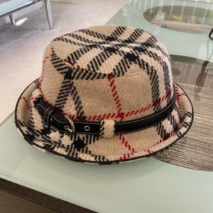 Burberry bucket hat